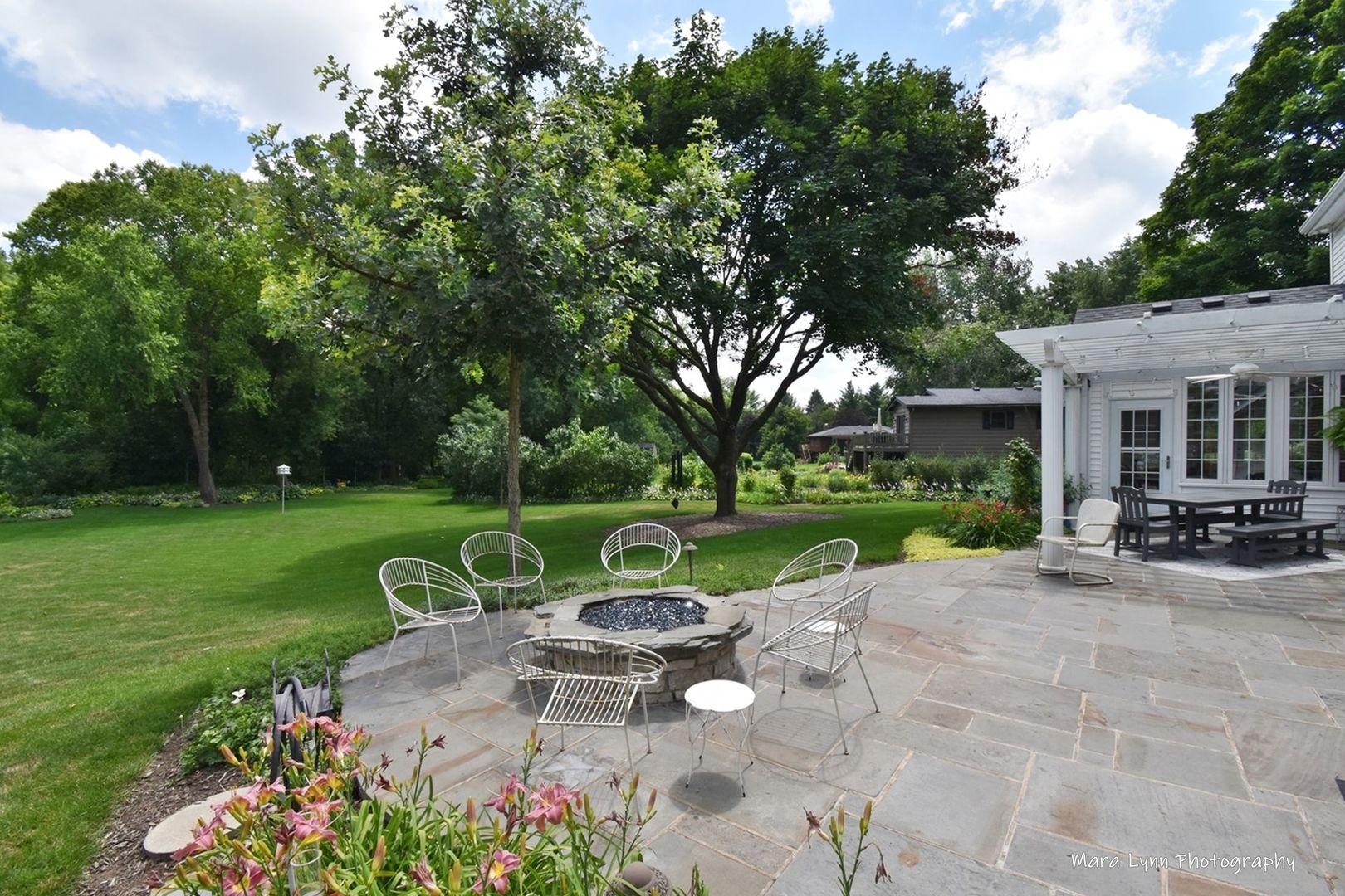 6-n143 Woodland Road St. Charles, IL 60175 - Photo 14 of 17 a view of a table and chairs in the garden
