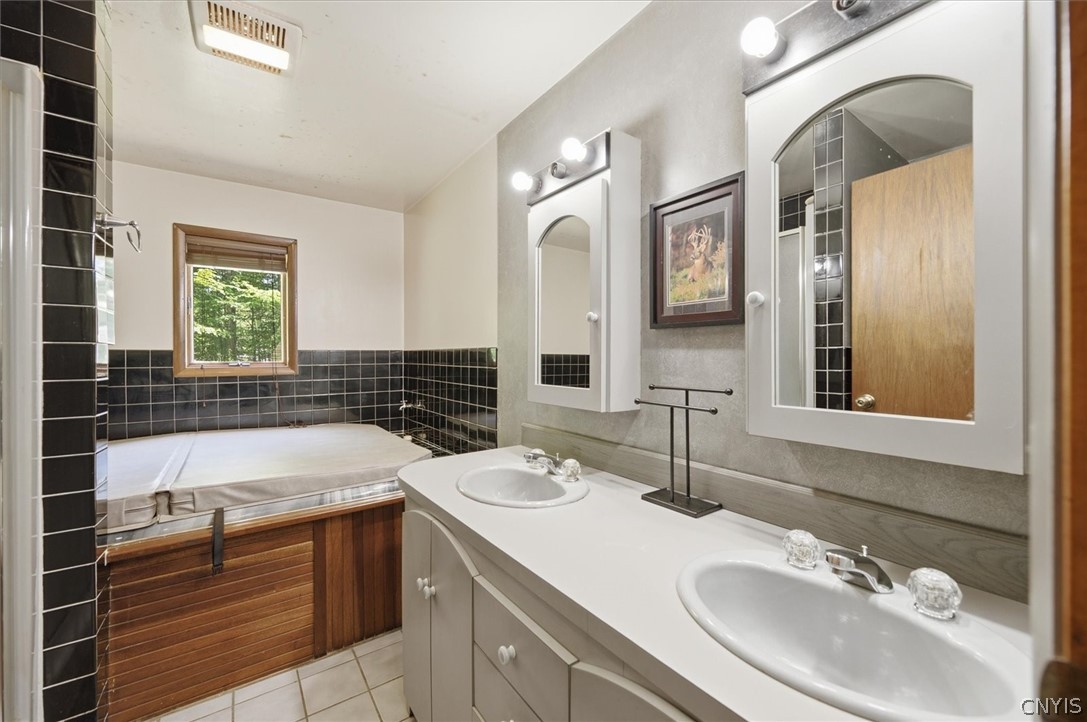 388 Grannis Road West Monroe, NY 13167 - Photo 22 of 46 primary bathroom