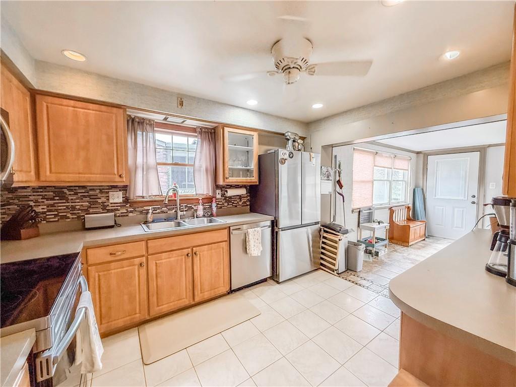3921 Edge Road Pittsburgh, PA 15227 - Photo 3 of 36