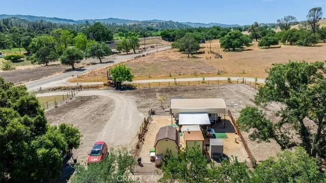 a black and white photo of a painting