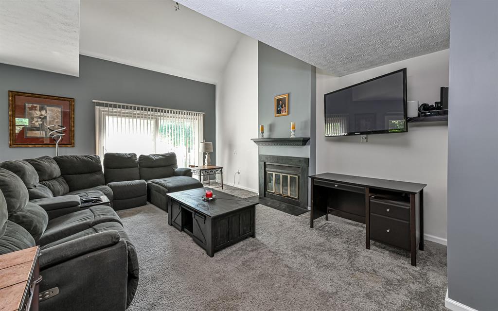 2572 B Grouse Ridge Wexford, PA 15090 - Photo 3 of 28 Livingroom