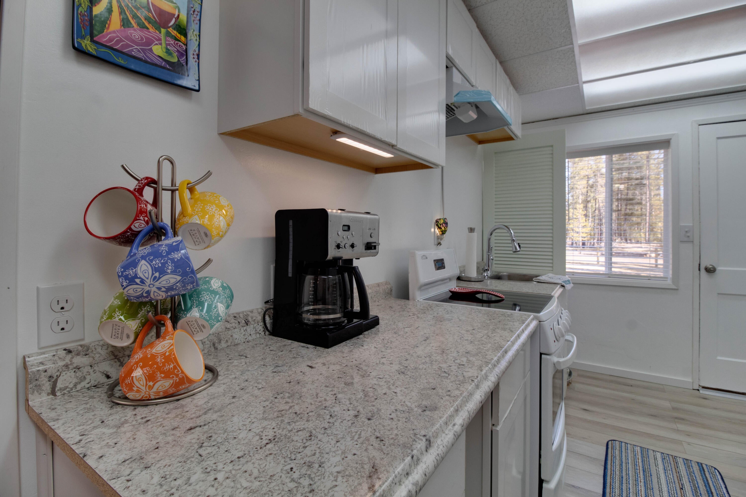 1751 Yoke Road La Pine, OR 97739 - Photo 38 of 57 Cabin Kitchen
