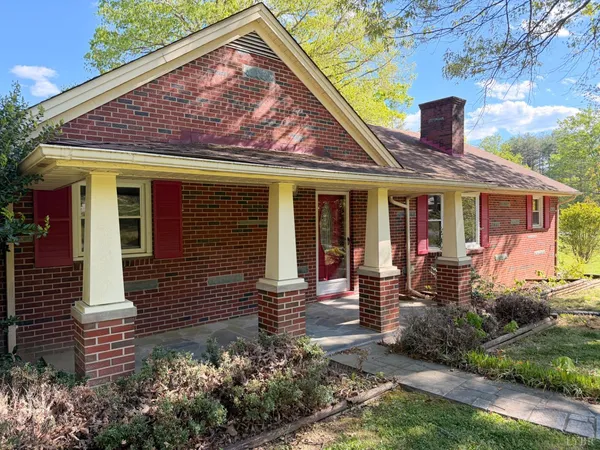 $239,000 | 144 Church Lane, Evington, VA 24550
