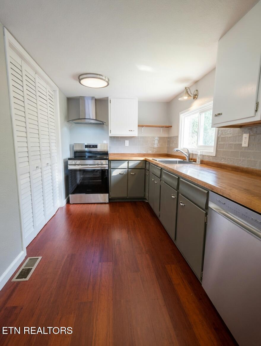 606 West Outer Drive Oak Ridge, TN 37830 - Photo 18 of 32 Kitchen
