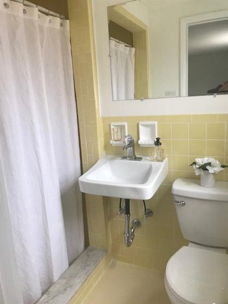 1061 Washington Road Pittsburgh, PA 15228 - Photo 15 of 20 Master bath