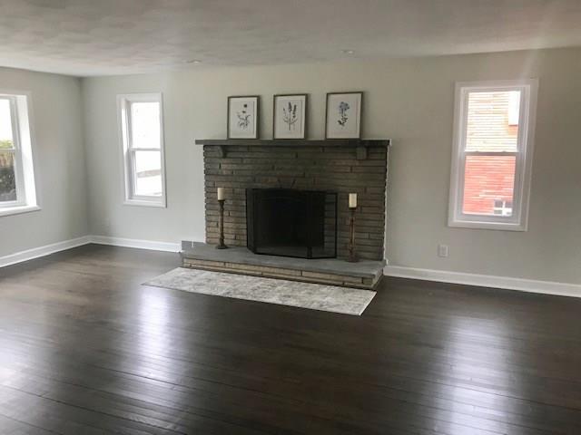 1061 Washington Road Pittsburgh, PA 15228 - Photo 4 of 20 Living room
