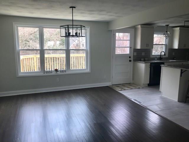 1061 Washington Road Pittsburgh, PA 15228 - Photo 8 of 20 Dining room