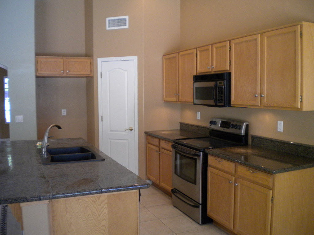 3435 East Utopia Road Phoenix, AZ 85050 - Photo 3 of 15 Kitchen