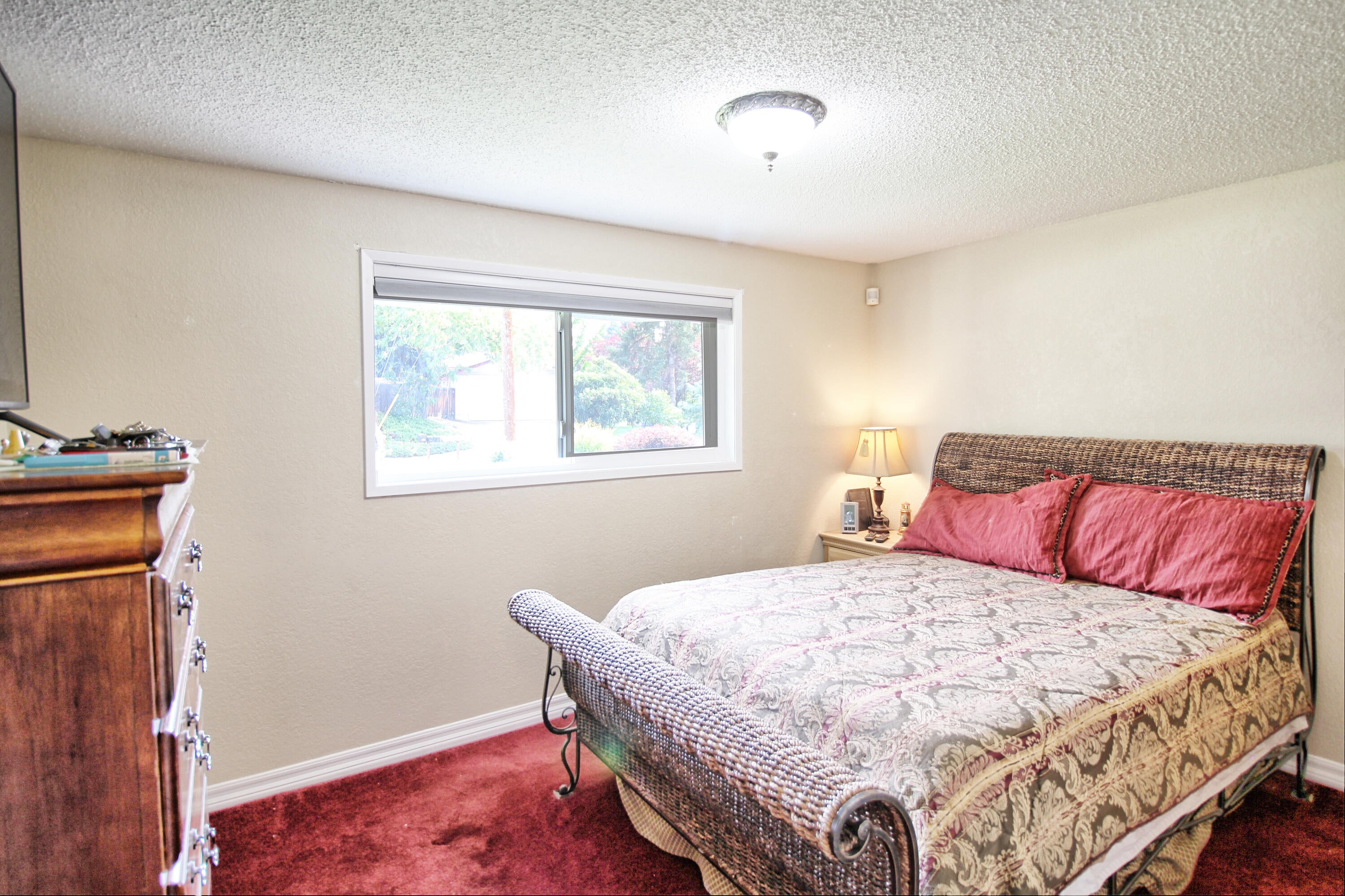 1912 Crestbrook Road Medford, OR 97504 - Photo 6 of 36 CrestbrookBedroom1a