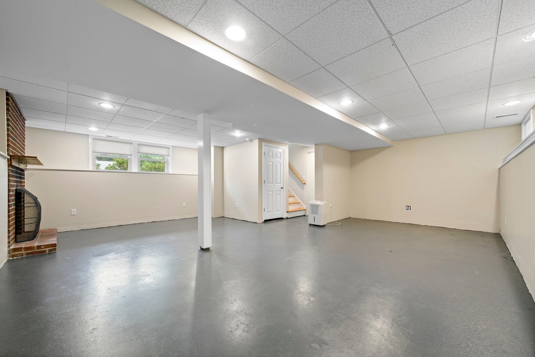 4 Whitford Road Nashua, NH 03062 - Photo 20 of 30 Gallery Image 20