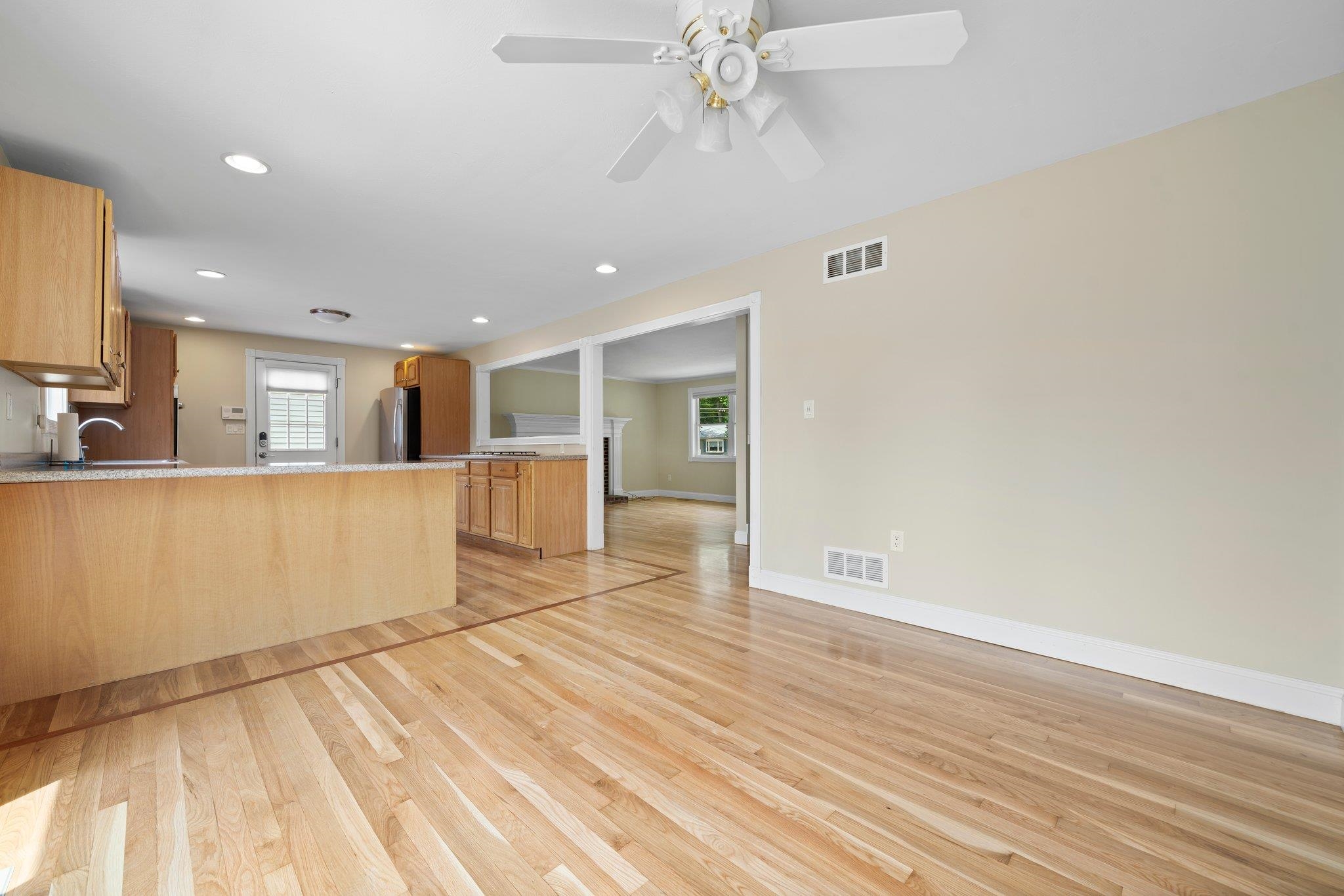 4 Whitford Road Nashua, NH 03062 - Photo 8 of 30 Gallery Image 8