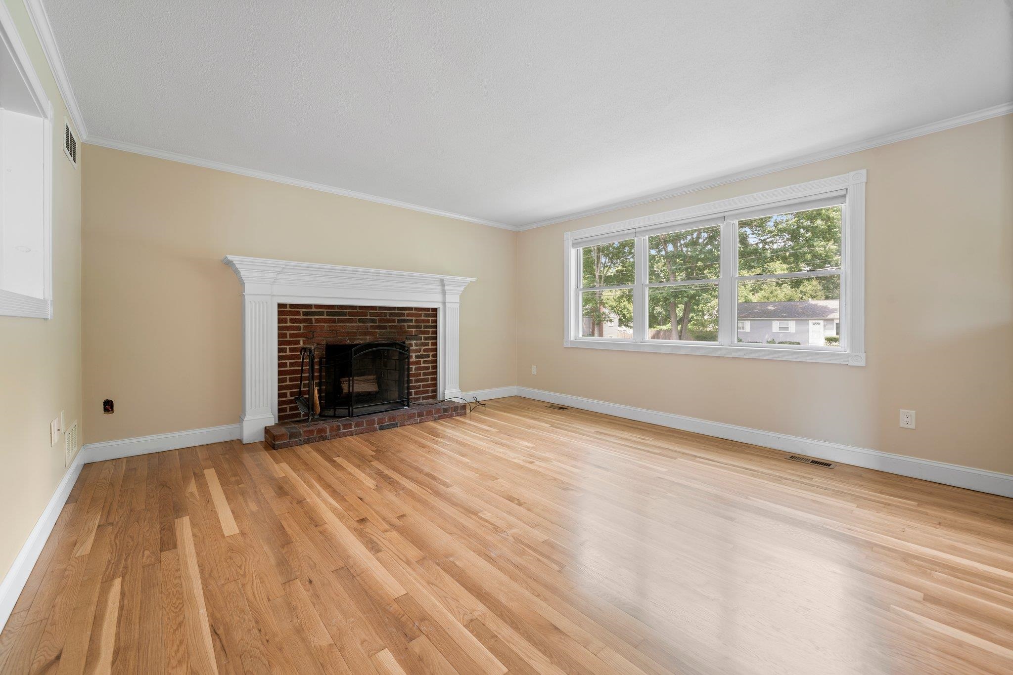 4 Whitford Road Nashua, NH 03062 - Photo 10 of 30 Gallery Image 10