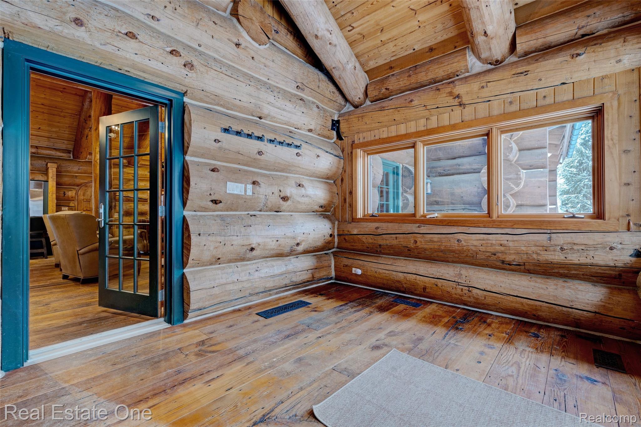 4340 Lahring Road Holly, MI 48442 - Photo 29 of 89 18) Sunroom.jpg