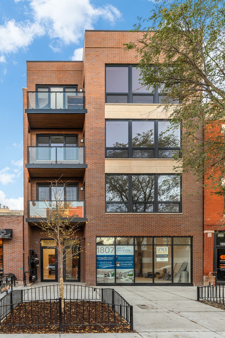 1807 West Division Street, Unit 301 Chicago, IL 60622 - Photo 15 of 15 front view of a building