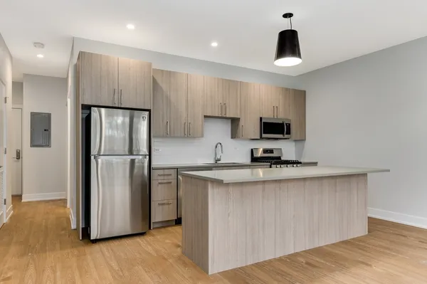 $3,695 | 1807 West Division Street, Unit 301, Chicago, IL 60622