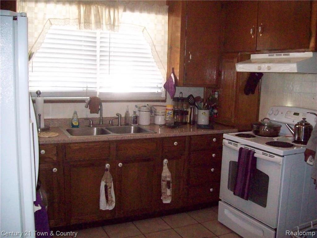 17327 Huntington Road Detroit, MI 48219 - Photo 13 of 23 100_0520.JPG