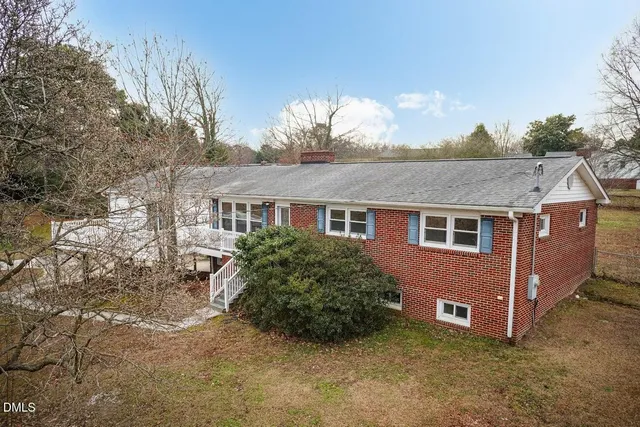 a view of a house with a yard and garage