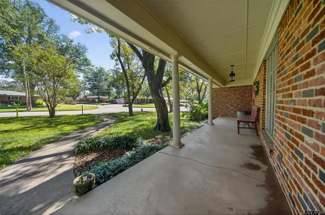 a view of a garden with trees