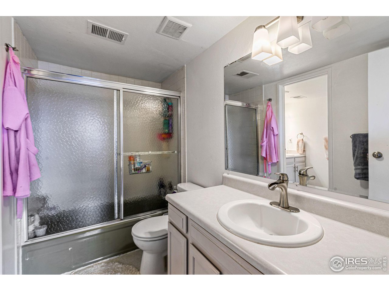 2141 Baseline Road, Unit 17 Boulder, CO 80302 - Photo 13 of 24 Full Primary Bathroom w/ TWO Sinks (one not pictured)