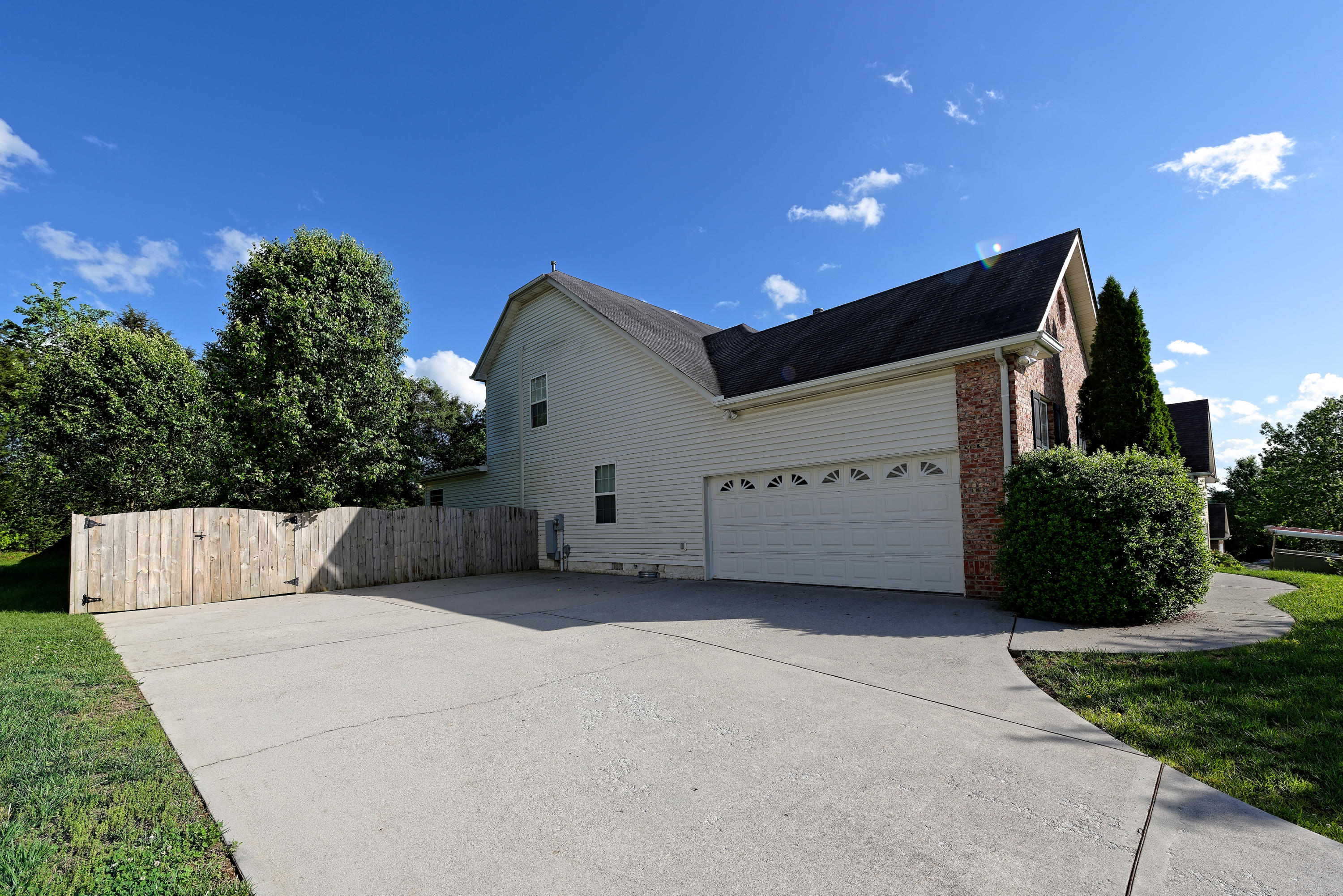 1366 Wineberry Road Powell, TN 37849 - Photo 3 of 40 D810_3957_D