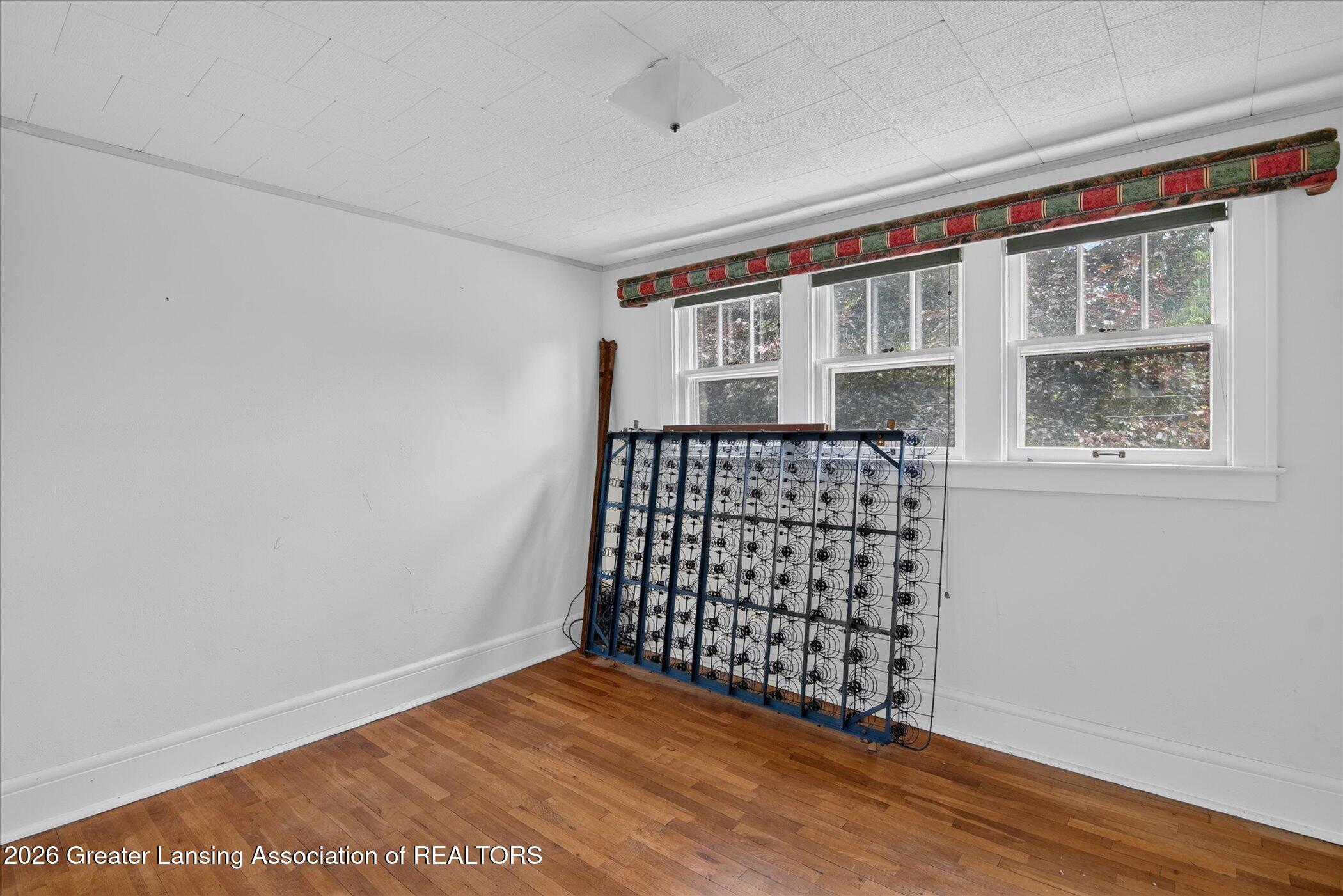 709 Rock Street Jackson, MI 49202 - Photo 29 of 53 28-709-Rock-St-WindowStill