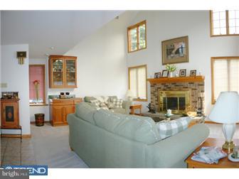 830 Shelbourne Road Reading, PA 19606 - Photo 4 of 12