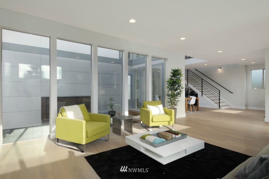 4808 Southwest Alaska Street Seattle, WA 98116 - Photo 3 of 25 Gallery Image 3