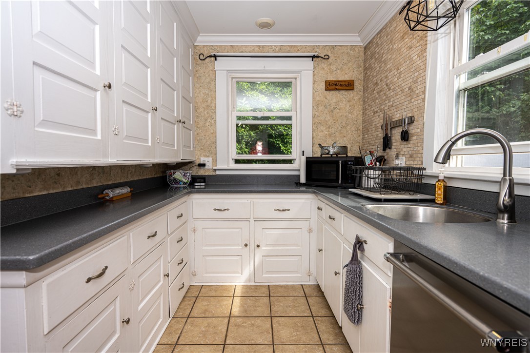 10 Taft Place Dunkirk, NY 14048 - Photo 2 of 50