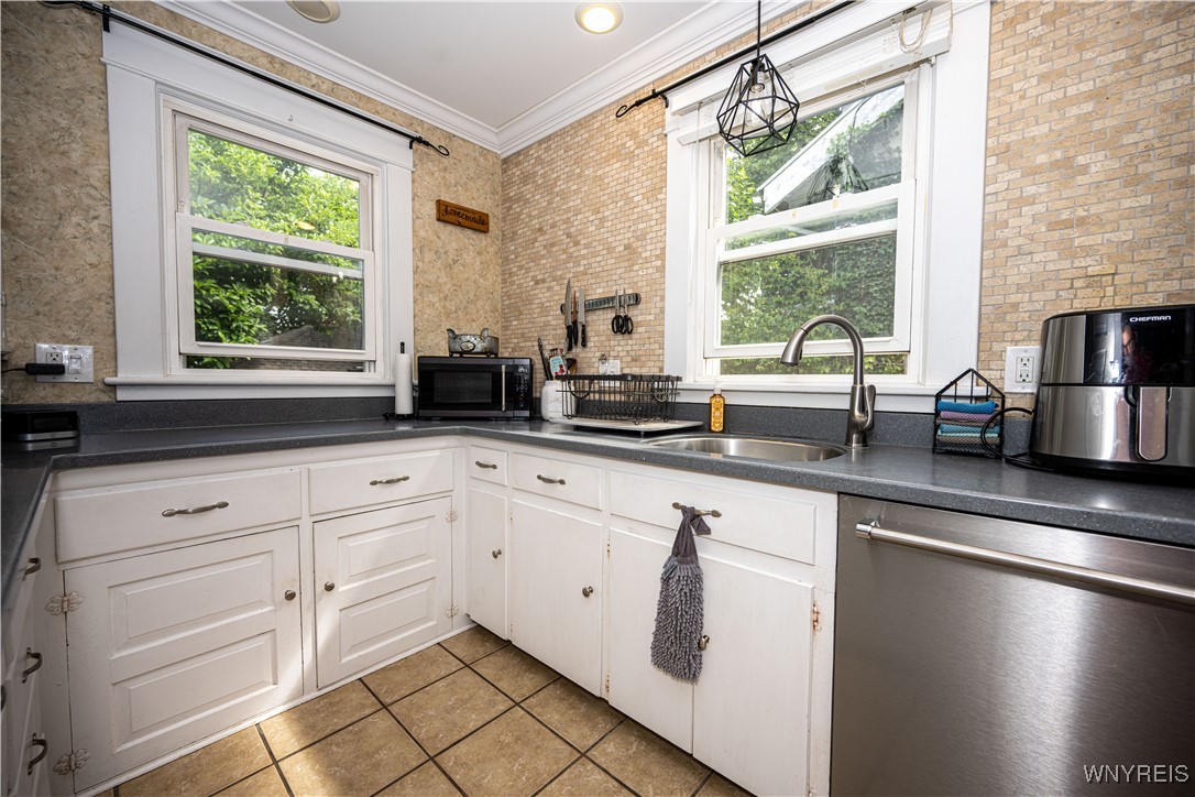 10 Taft Place Dunkirk, NY 14048 - Photo 3 of 50