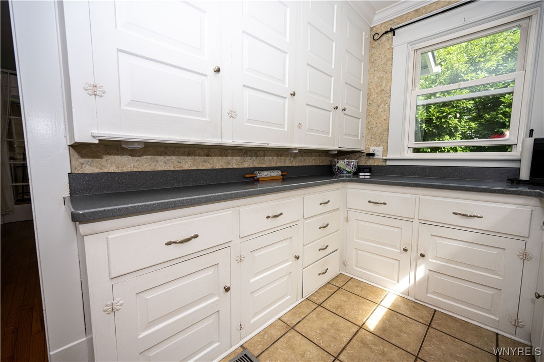 10 Taft Place Dunkirk, NY 14048 - Photo 4 of 50