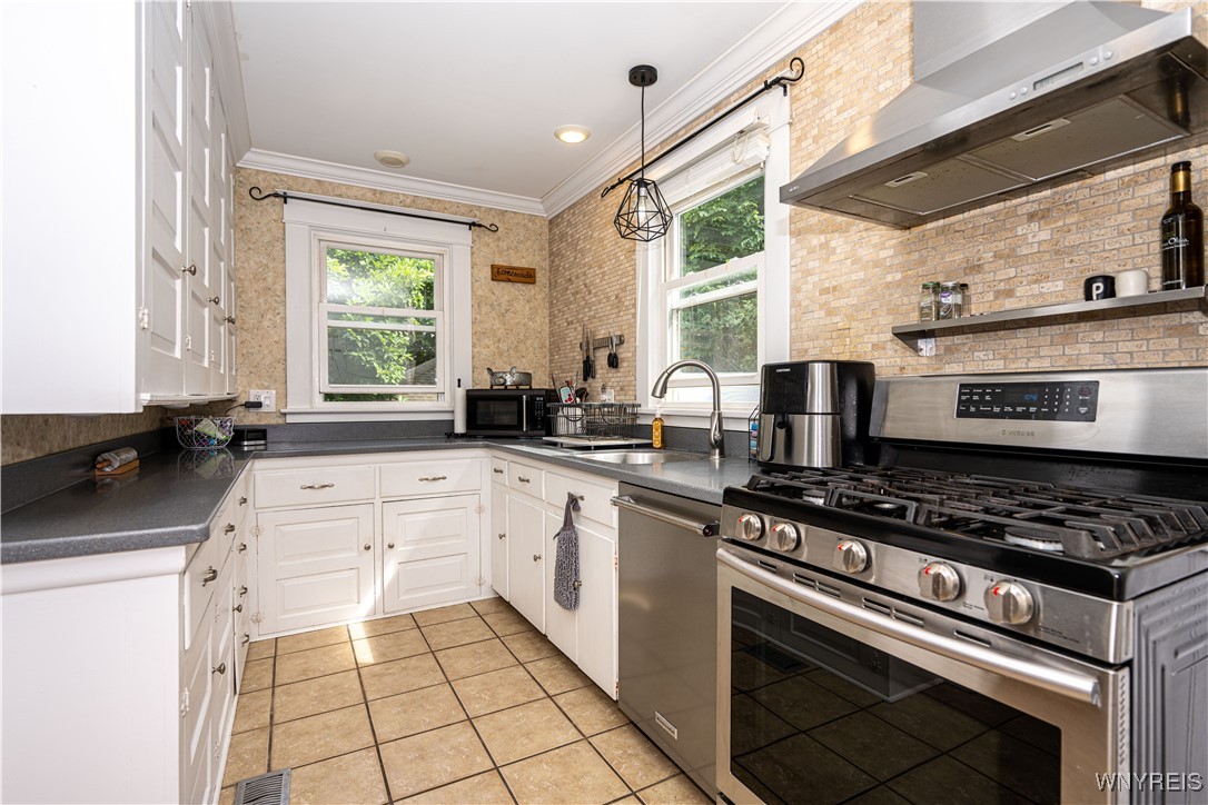 10 Taft Place Dunkirk, NY 14048 - Photo 6 of 50