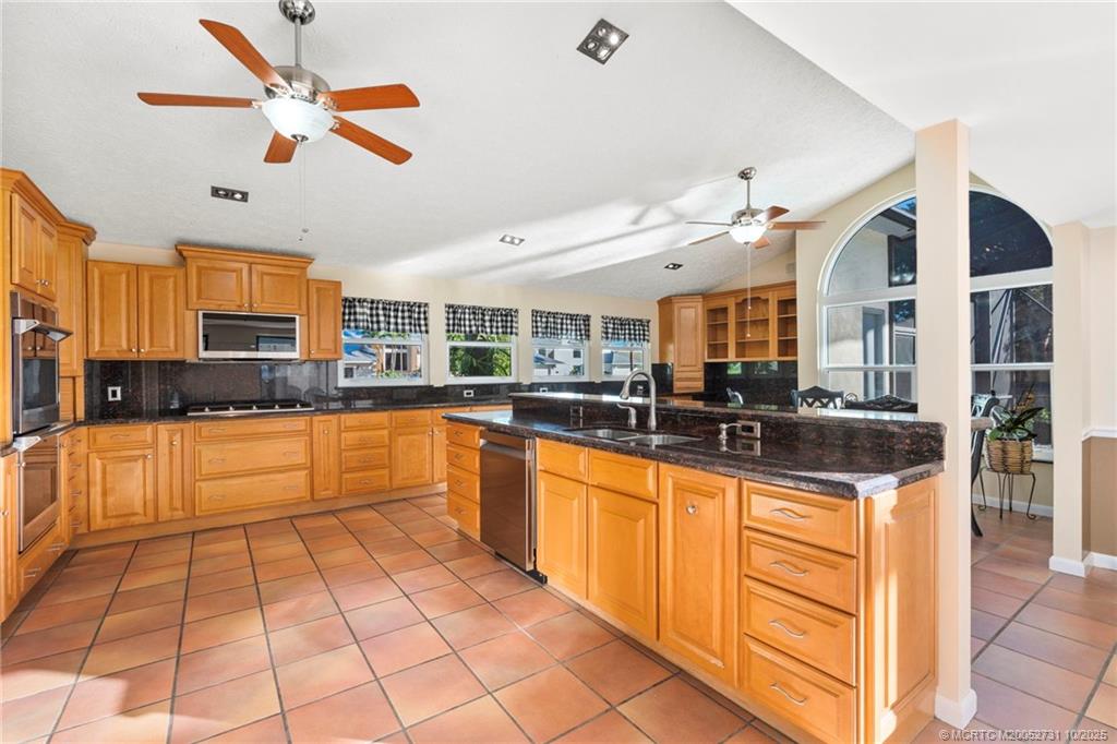 4599 Southeast Halston Court Stuart, FL 34997 - Photo 22 of 62