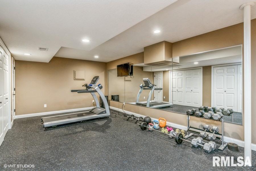 5751 Judge Road Bettendorf, IA 52722 - Photo 17 of 24 Gallery Image 17