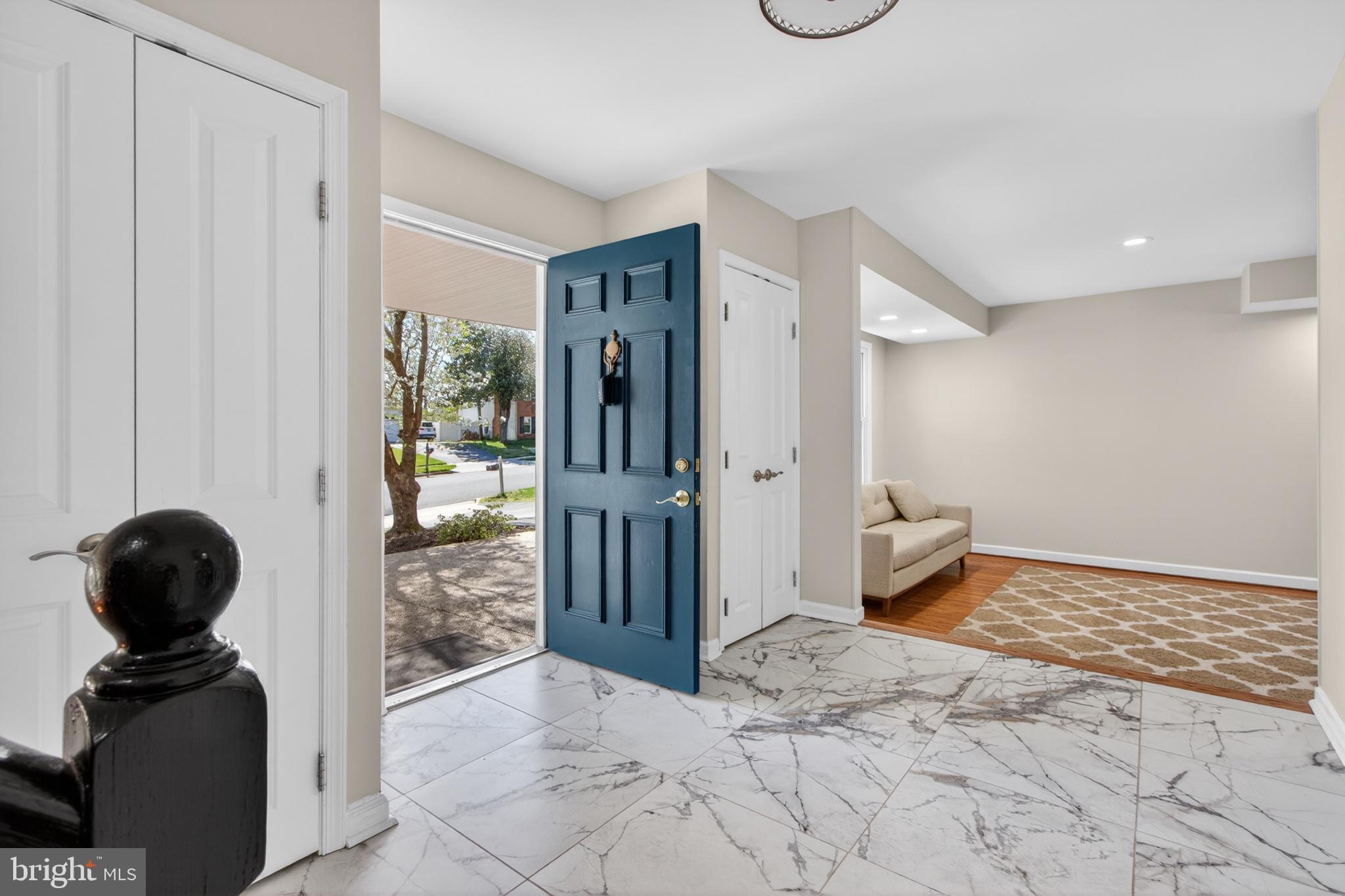 16 Redding Ridge Drive Gaithersburg, MD 20878 - Photo 4 of 53 Inviting entryway with modern charm.