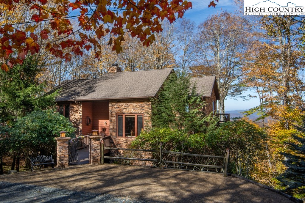 102 Hummingbird Road Beech Mountain, NC 28604 - Photo 1 of 23 Gallery Image 1