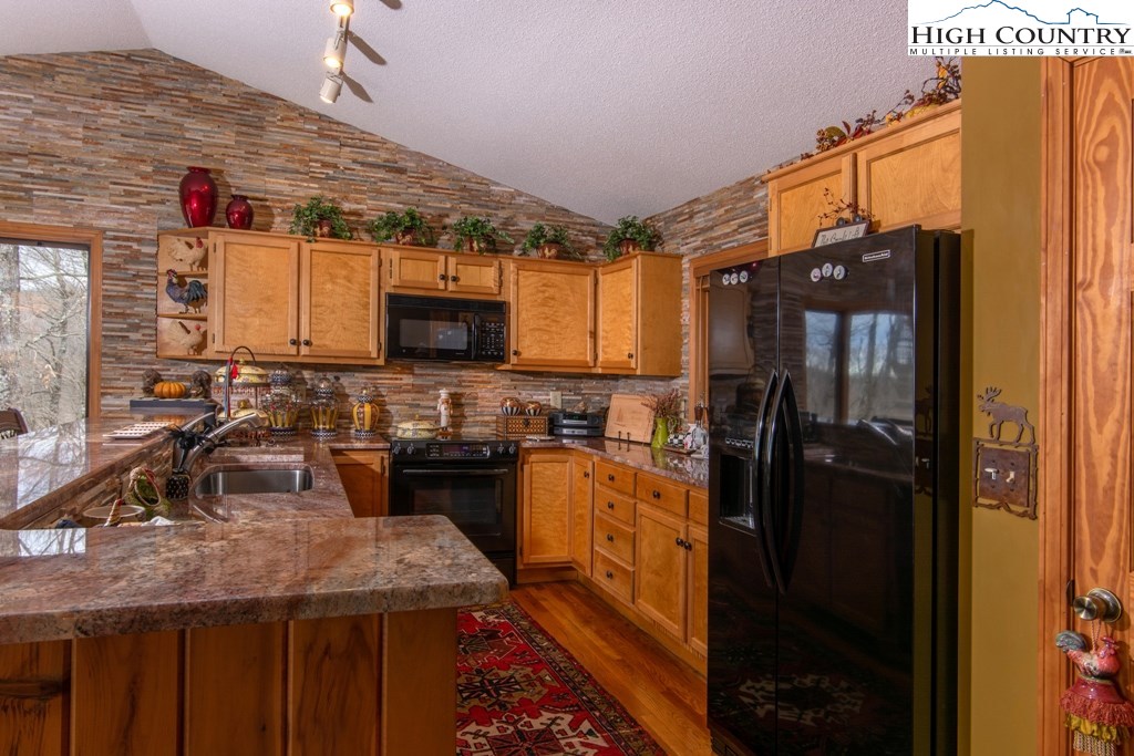 102 Hummingbird Road Beech Mountain, NC 28604 - Photo 7 of 23 Gallery Image 7