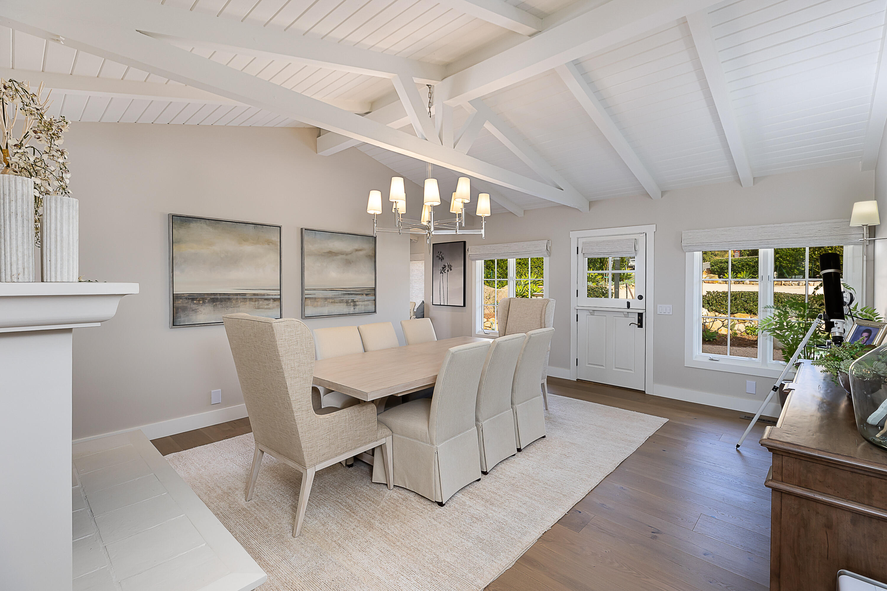 2885 Hidden Valley Lane Montecito, CA 93108 - Photo 5 of 25 HiddenValley2885.Entry_DiningRoom