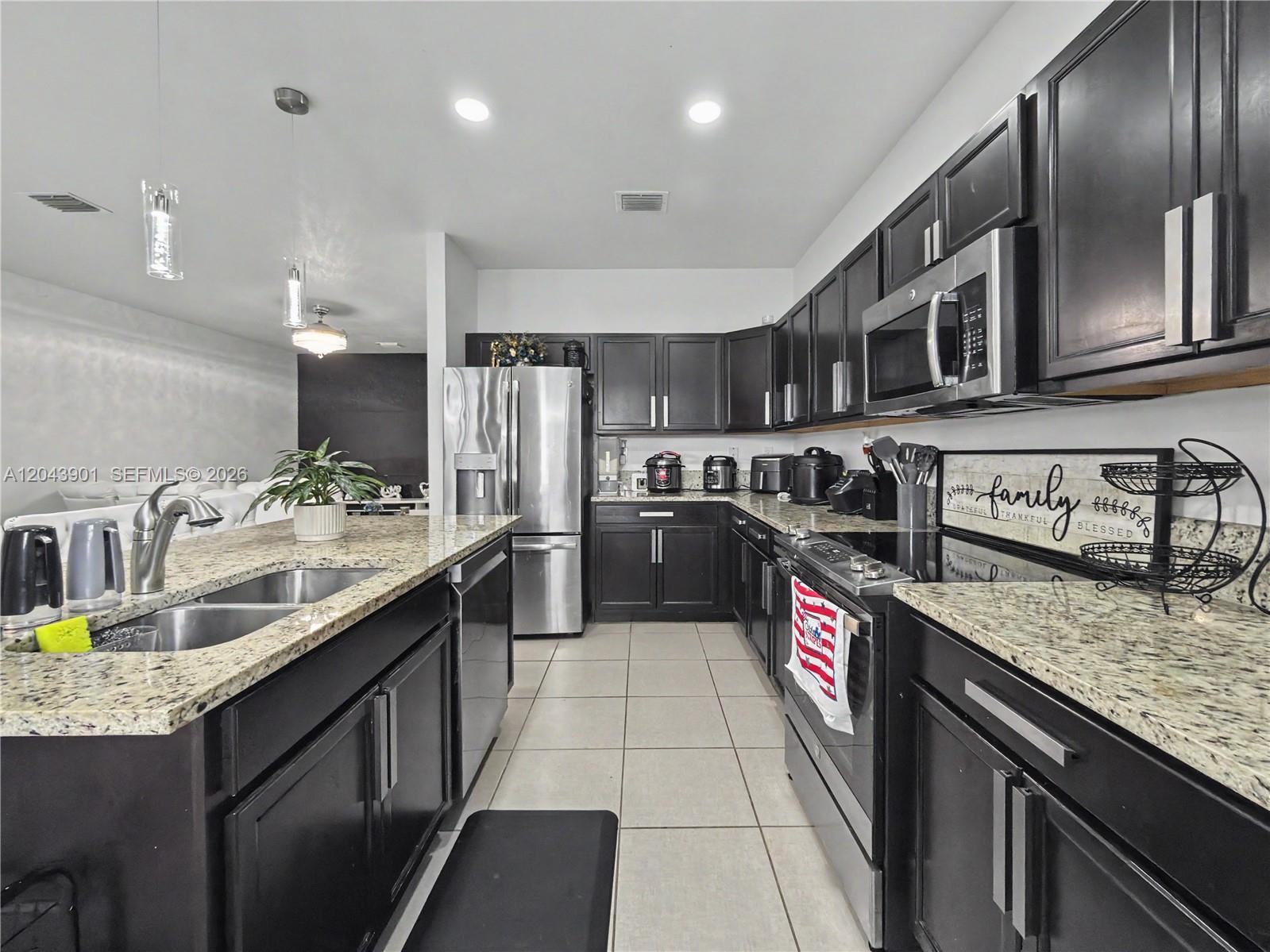 11611 Southwest 253rd Street Homestead, FL 33032 - Photo 13 of 40