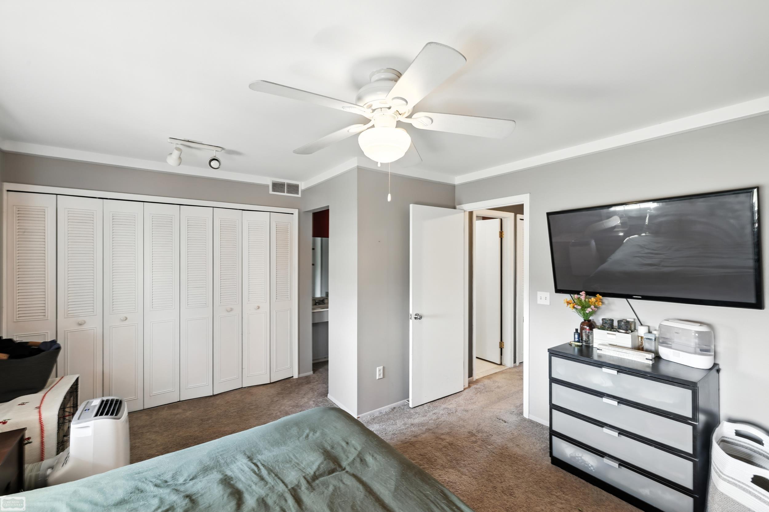 31057 Hoover Road Warren, MI 48093 - Photo 11 of 15 50186191-8db795d2-0f67-4846-ba8b-a1a074ddba50.JPG
