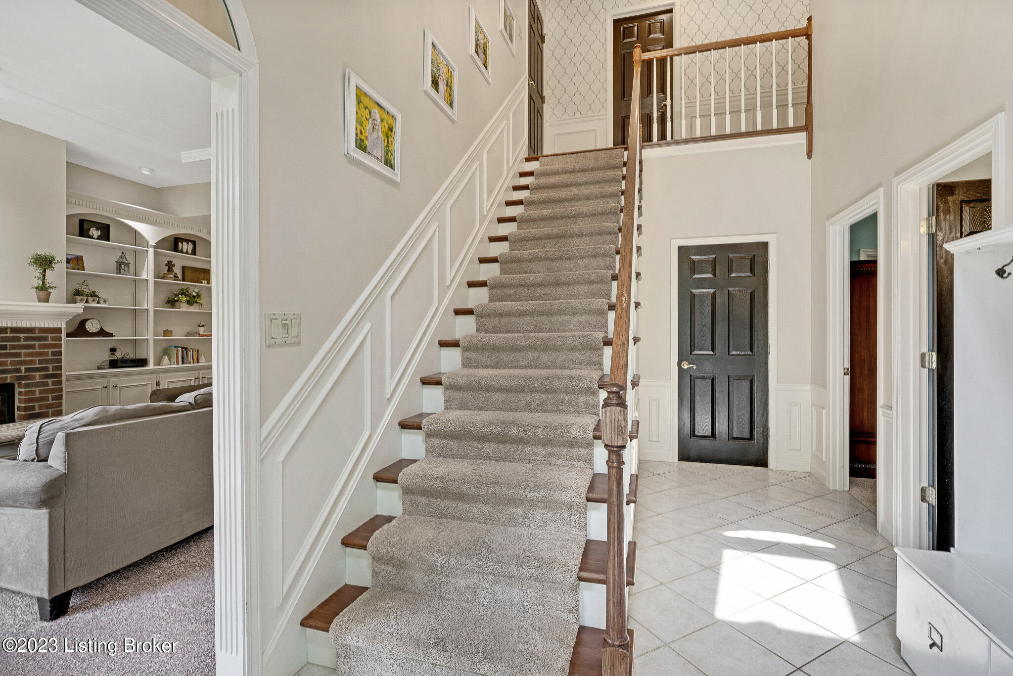 306 Ring Road Louisville, KY 40207 - Photo 10 of 70 10 foyer