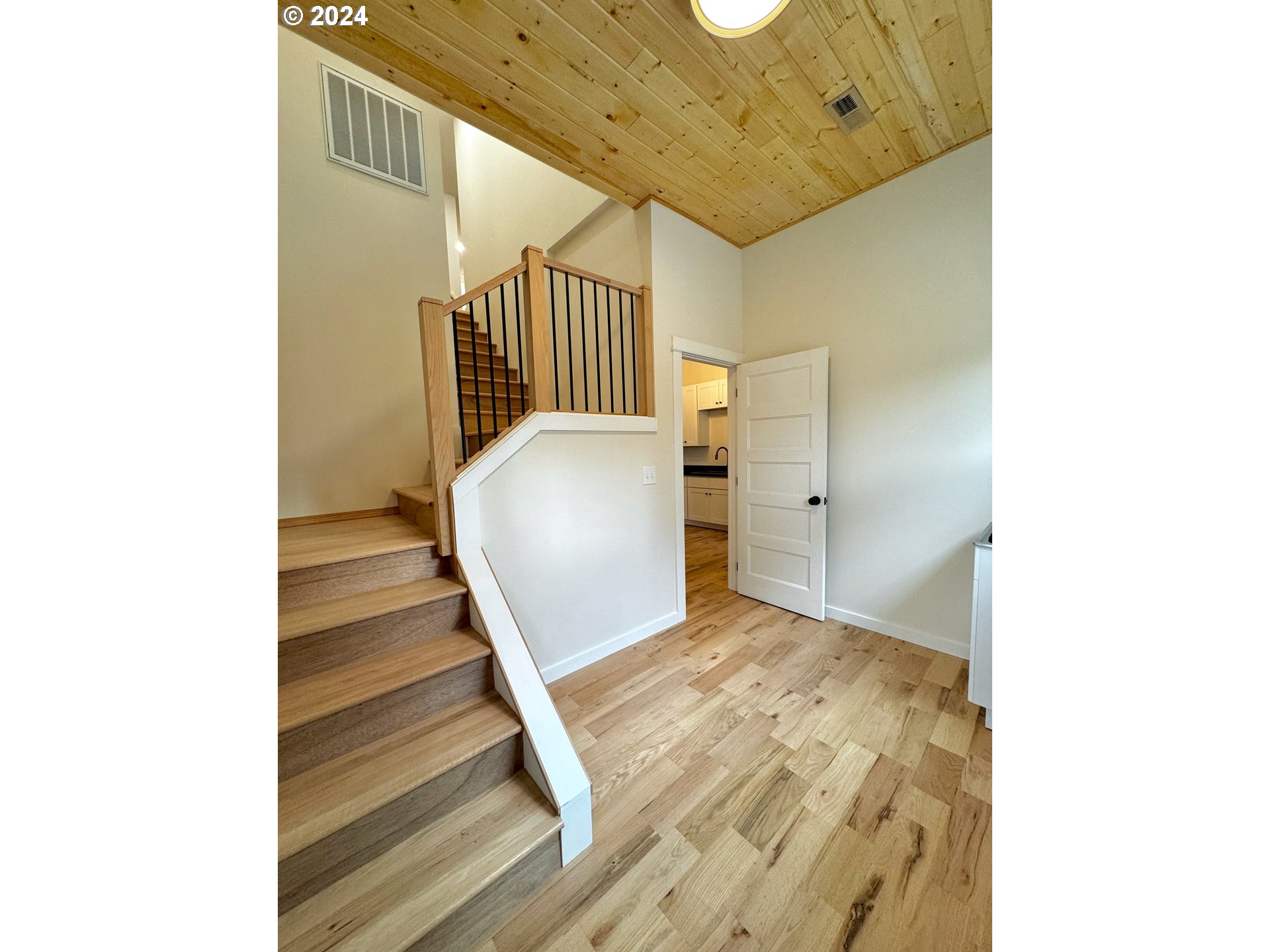 2231 3rd Street Baker City, OR 97814 - Photo 27 of 48 a view of entryway