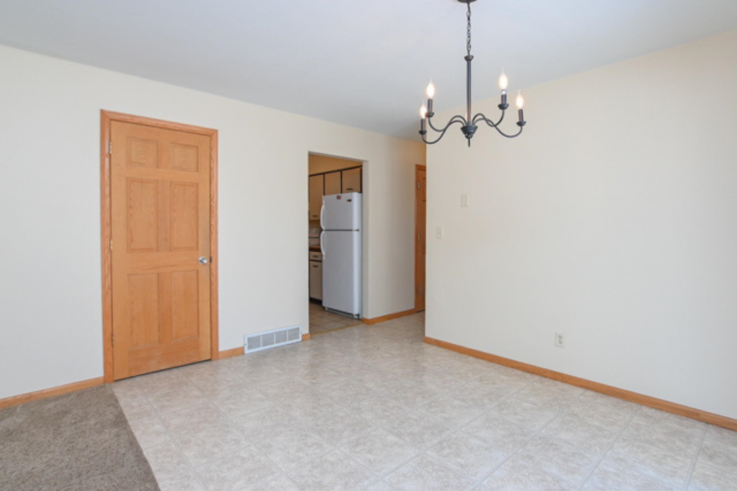 2747 West 8th Street Appleton, WI 54914 - Photo 3 of 45