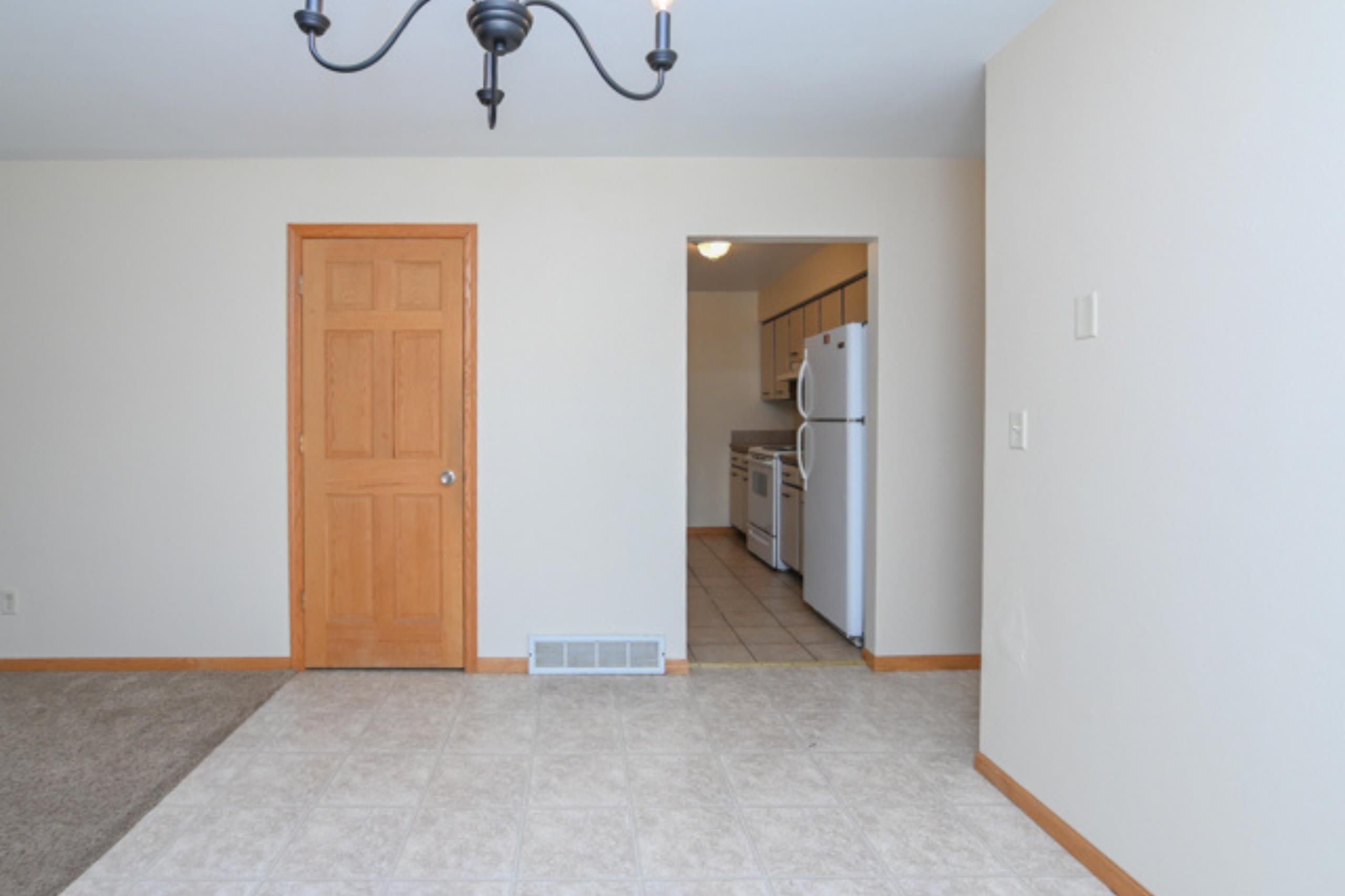 2747 West 8th Street Appleton, WI 54914 - Photo 4 of 45
