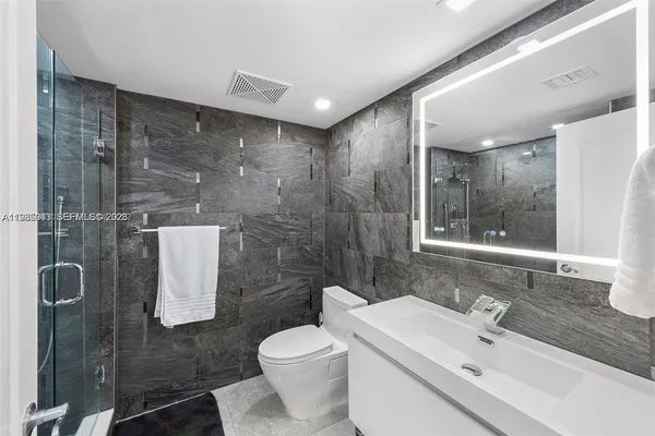 $5,500 | 2101 Brickell Avenue, Unit 506, Miami, FL 33129