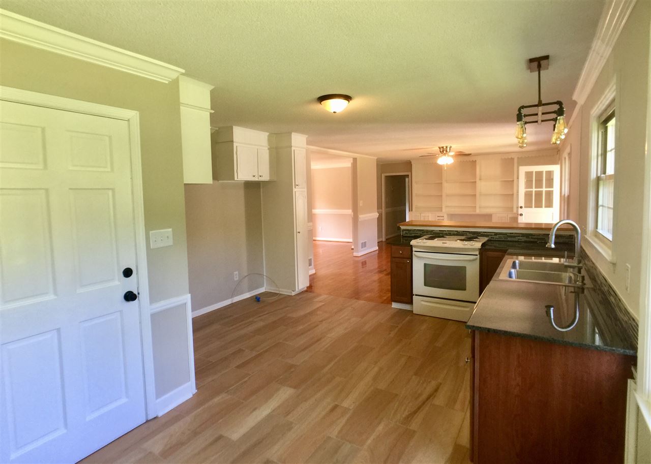 408 Farnsworth Road Spartanburg, SC 29301 - Photo 9 of 22 Gallery Image 9