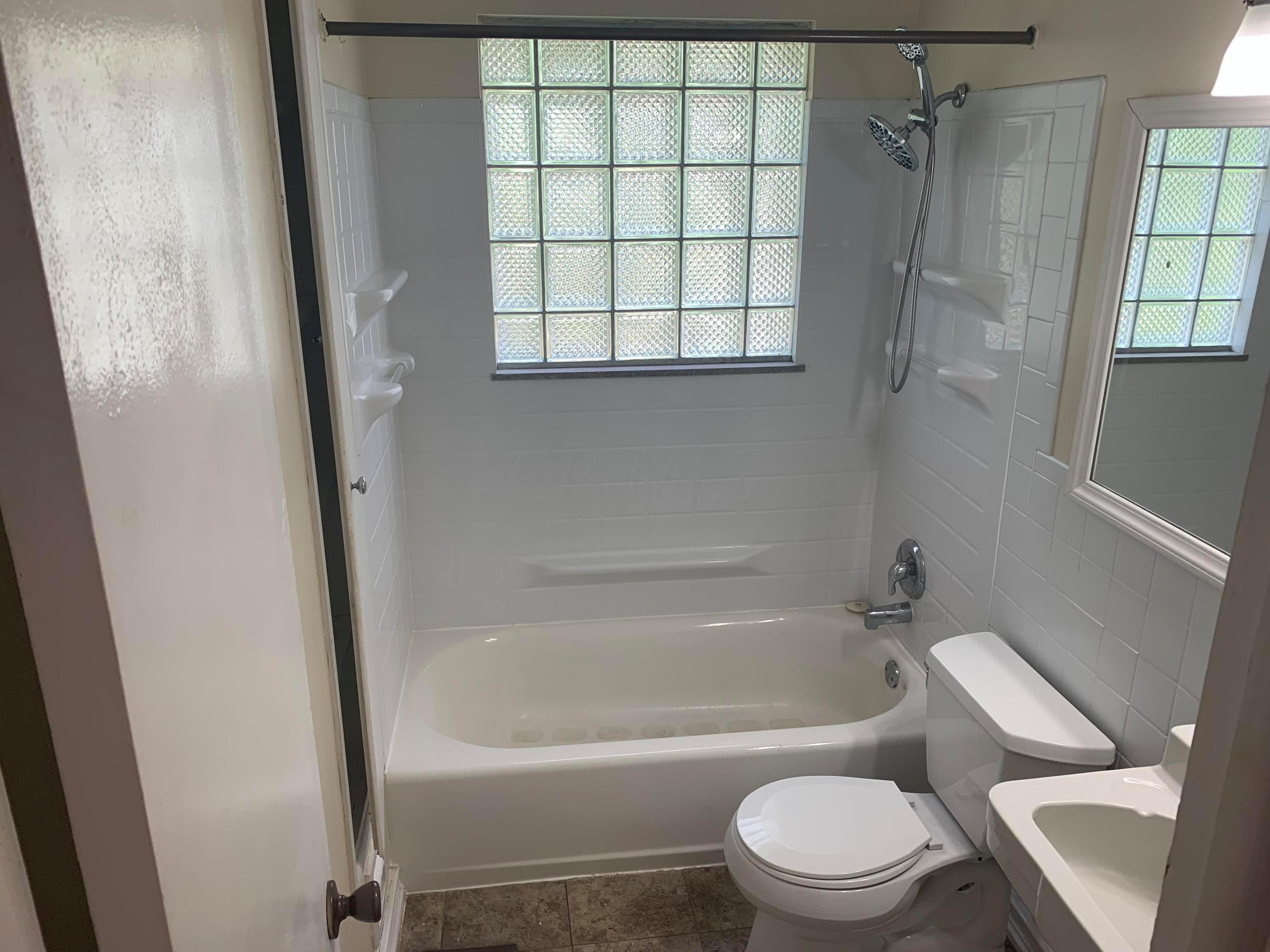 2196 Bristol Road Columbus, OH 43221 - Photo 4 of 11