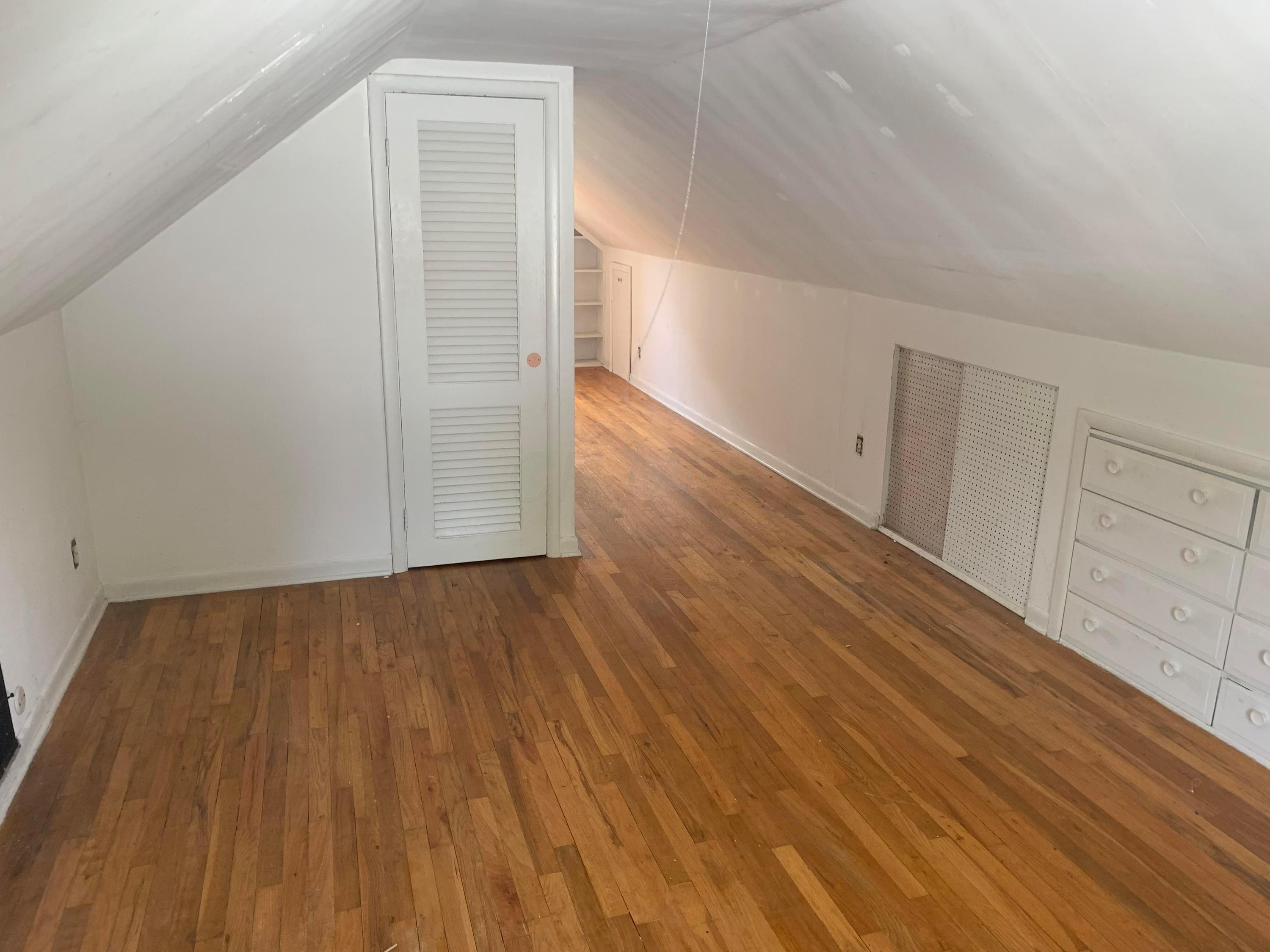 2196 Bristol Road Columbus, OH 43221 - Photo 5 of 11