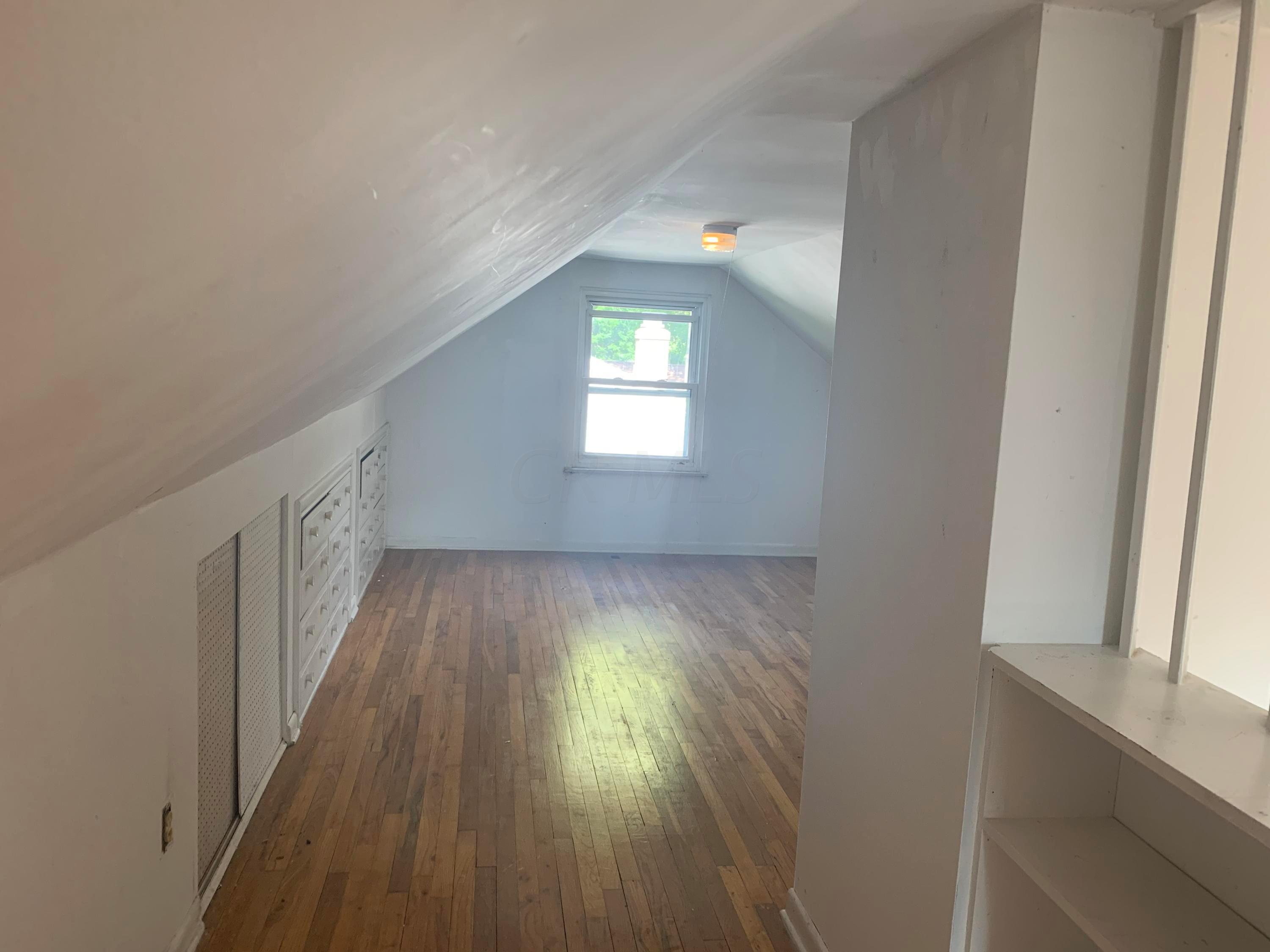 2196 Bristol Road Columbus, OH 43221 - Photo 6 of 11
