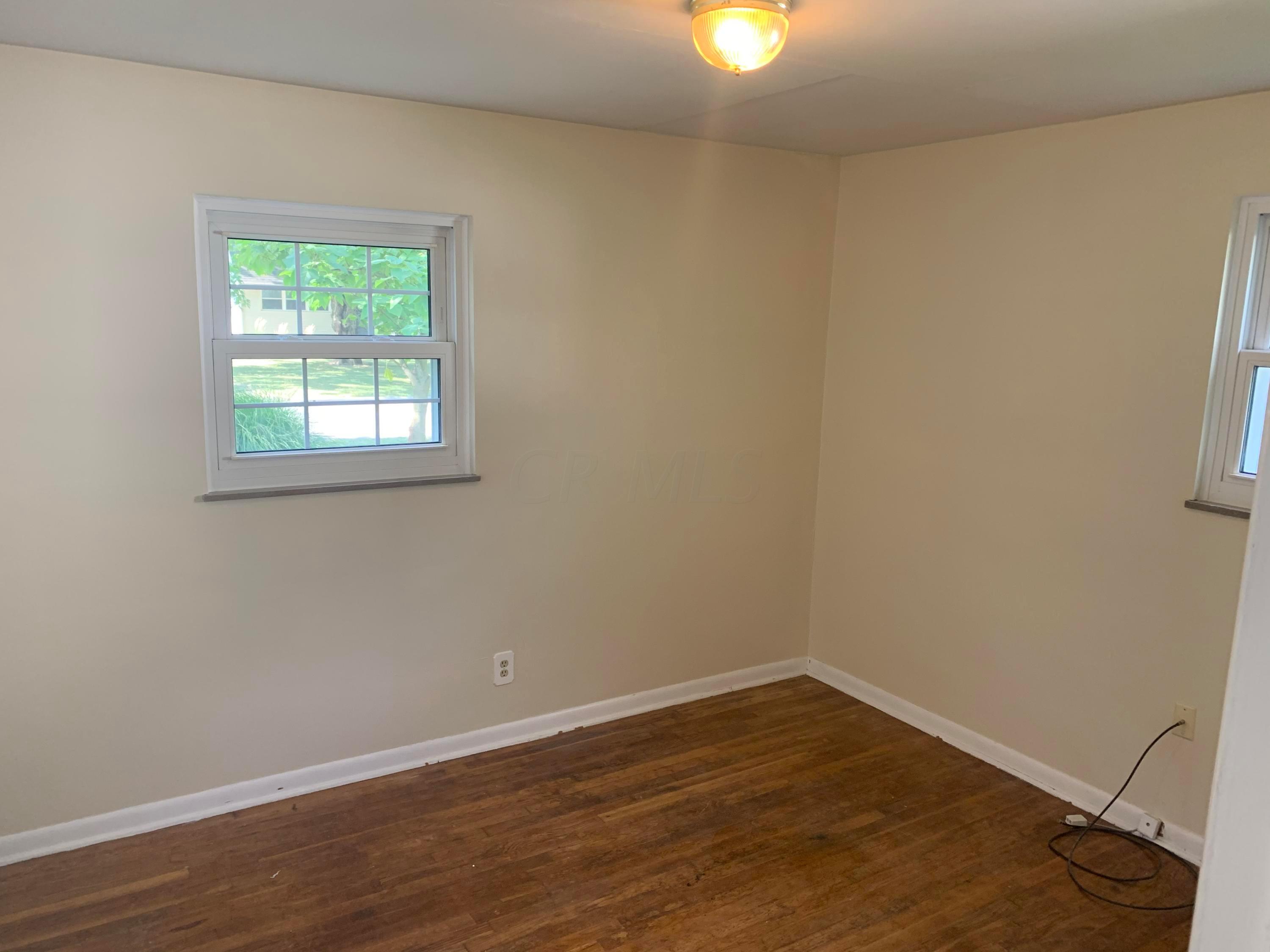 2196 Bristol Road Columbus, OH 43221 - Photo 7 of 11