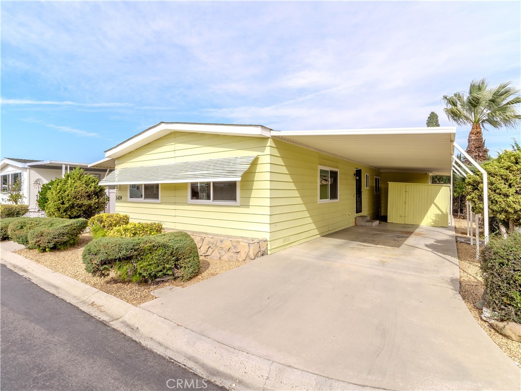 1439 Ridgemont Way Corona, CA 92882 - Photo 2 of 25